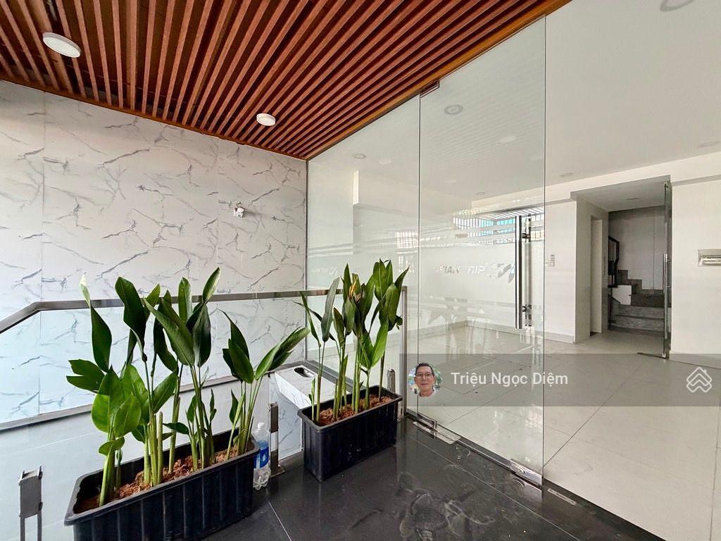Chdv 7 tầng có hầm + thang máy mặt tiền nguyễn xí bình thạnh dòng tiền 40tr/th. giảm 2 tỷ còn 13 tỷ