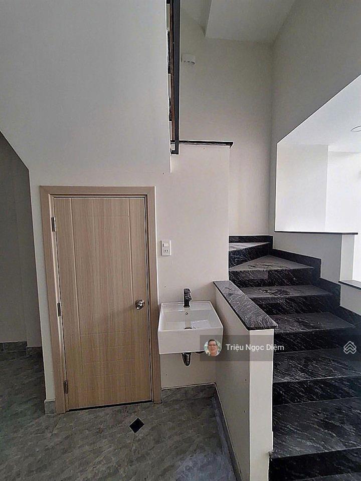 Mặt tiền nguyễn đình chính giá giảm sâu chỉ 14.9 tỷ . 58m2 5pn 6wc 4 tầng ở + kinh doanh