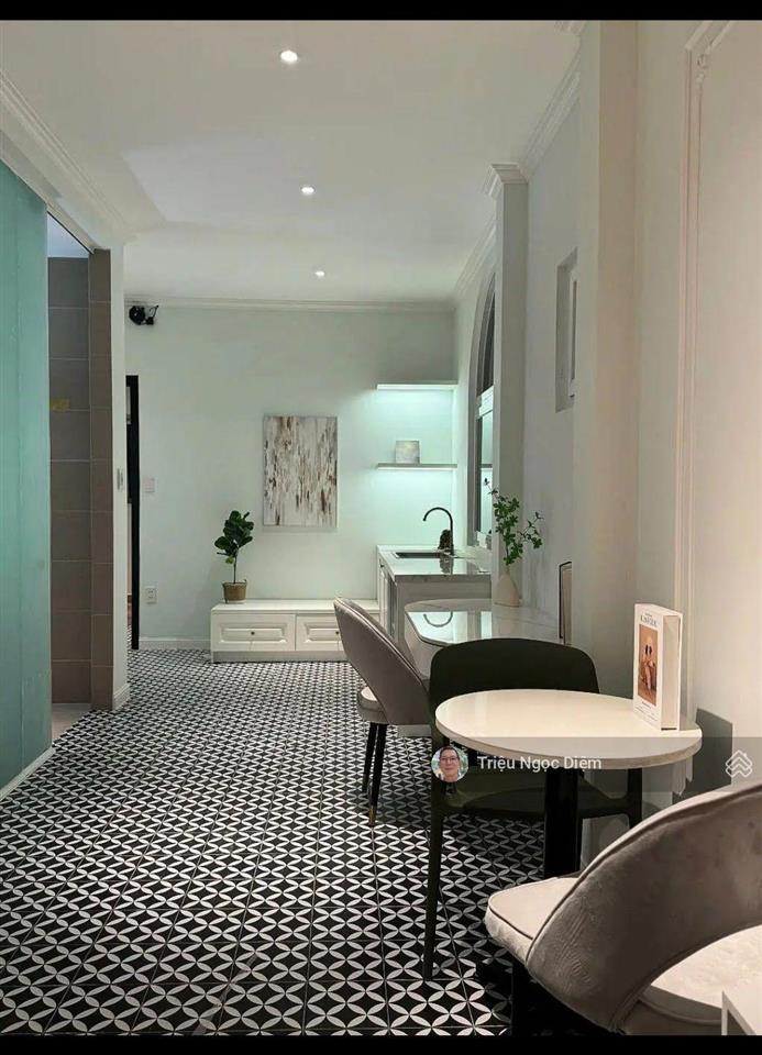 Nhà 5 sao có thang máy riêng từng tầng chỉ 18 tỷ .117m2 ngang 5m nở hậu 6.6m hẻm xe hơi.