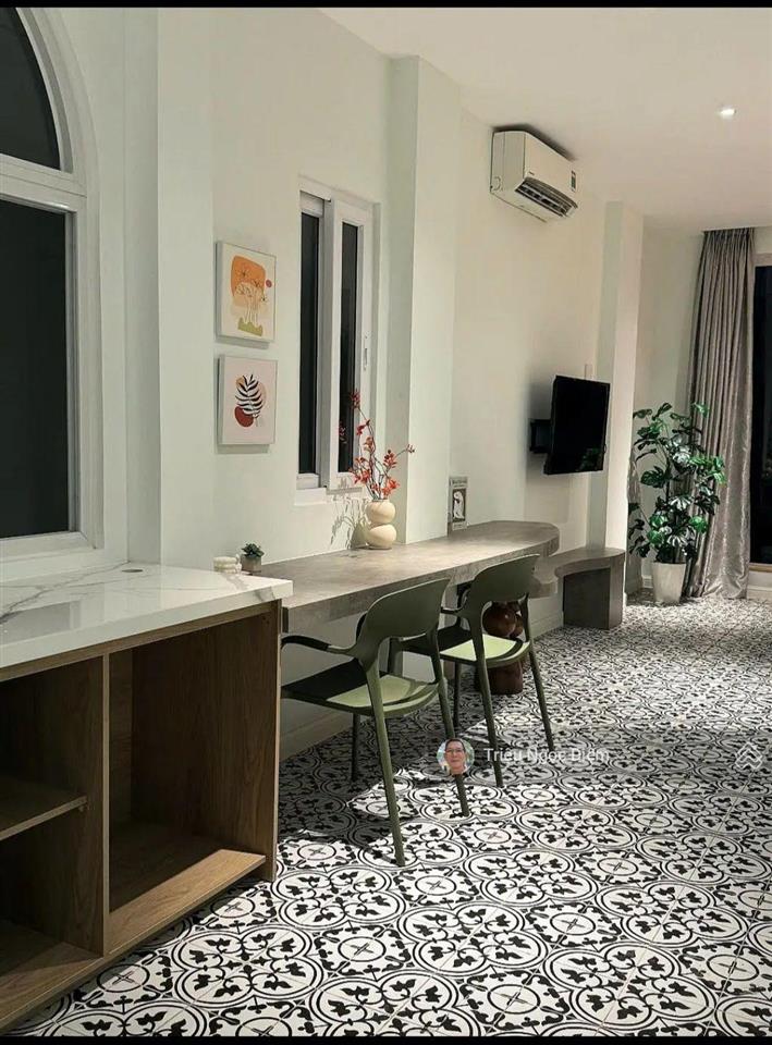 Nhà 5 sao có thang máy riêng từng tầng chỉ 18 tỷ .117m2 ngang 5m nở hậu 6.6m hẻm xe hơi.