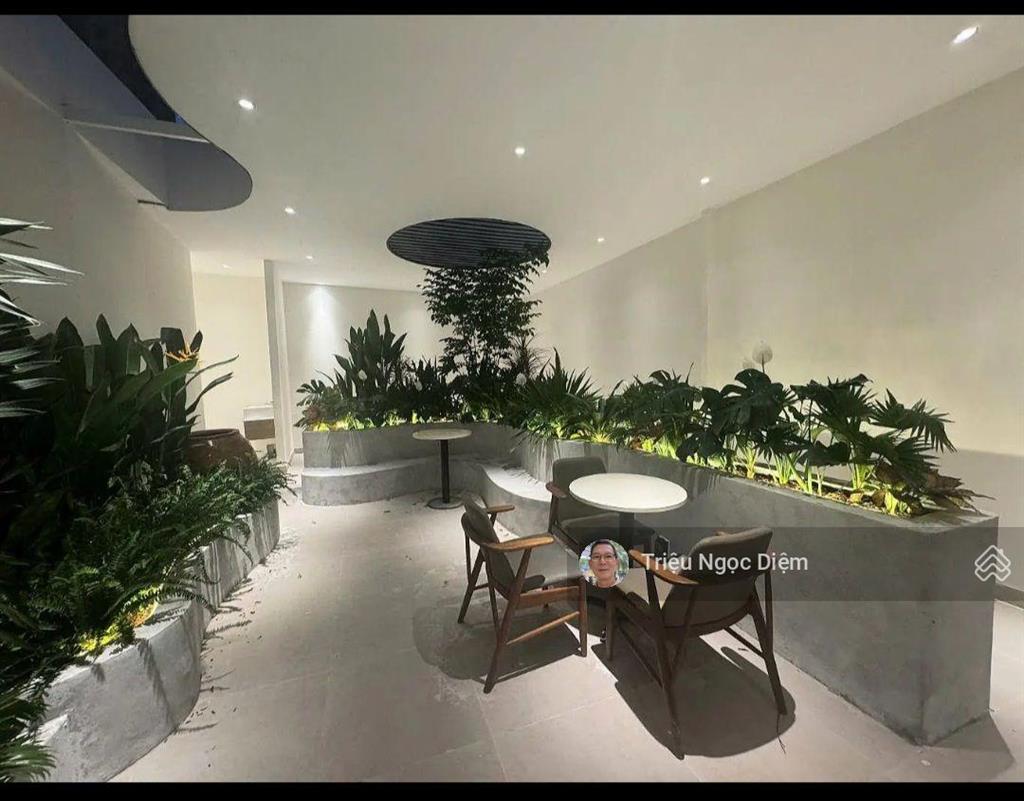 Nhà 5 sao có thang máy riêng từng tầng chỉ 18 tỷ .117m2 ngang 5m nở hậu 6.6m hẻm xe hơi.