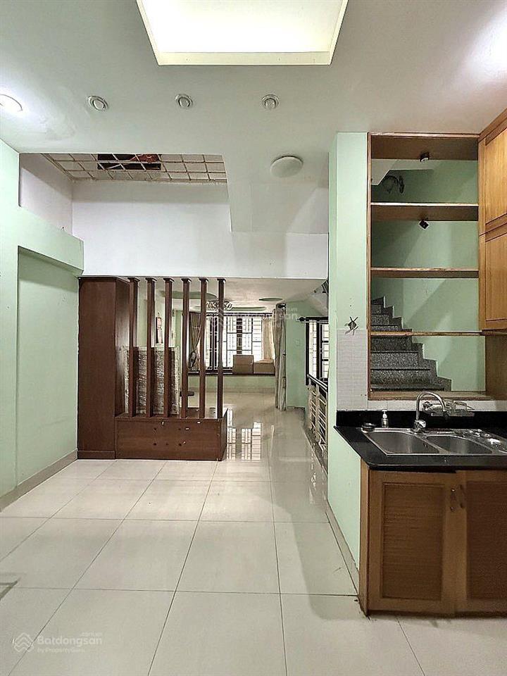 Giảm mạnh 2 tỷ bán nhà mặt tiền hoa lan phú nhuận có hầm ô tô 5 tầng chỉ còn 16.5 tỷ