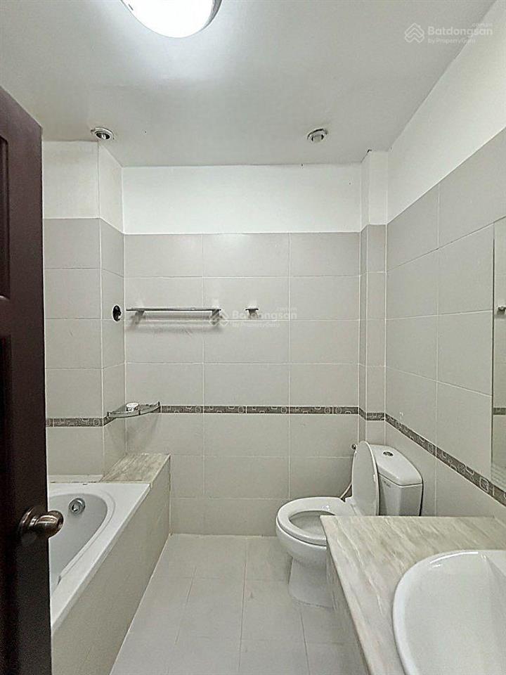 Giảm mạnh 2 tỷ bán nhà mặt tiền hoa lan phú nhuận có hầm ô tô 5 tầng chỉ còn 16.5 tỷ
