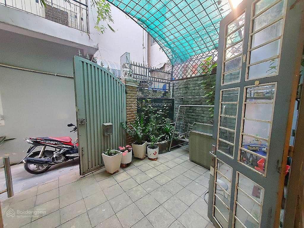 Nhà trung tâm phú nhuận 110m2 . 4 tầng kiên cố nở hậu tài lộc khu nội bộ sát mặt tiền đường .
