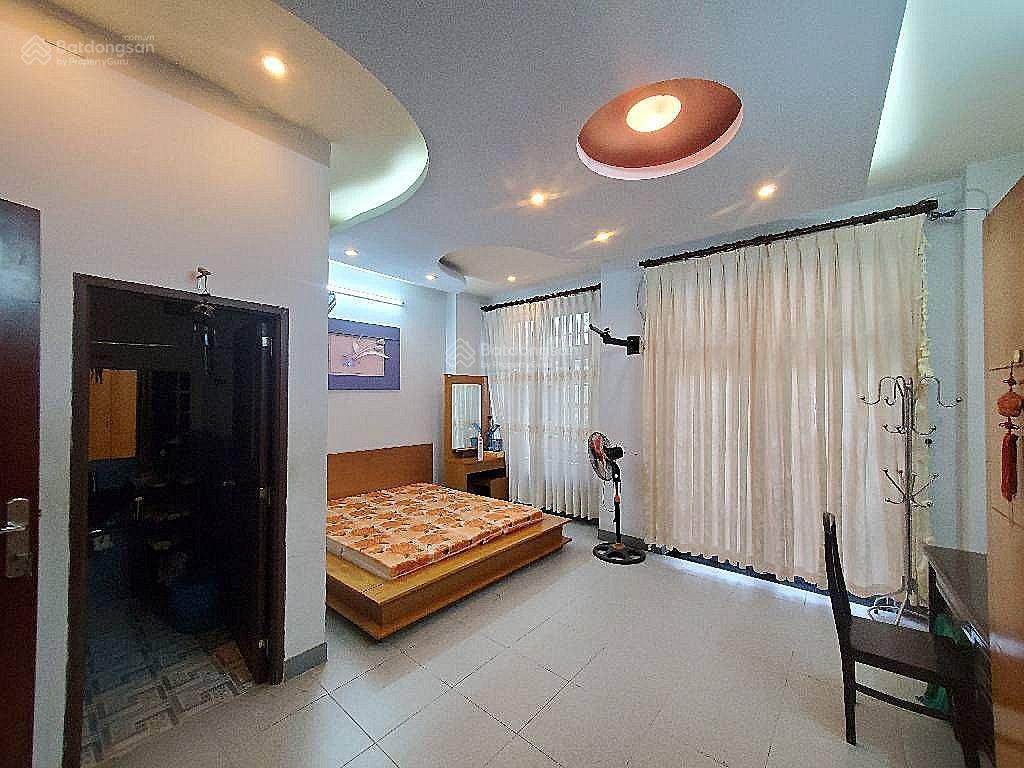 Nhà trung tâm phú nhuận 110m2 . 4 tầng kiên cố nở hậu tài lộc khu nội bộ sát mặt tiền đường .