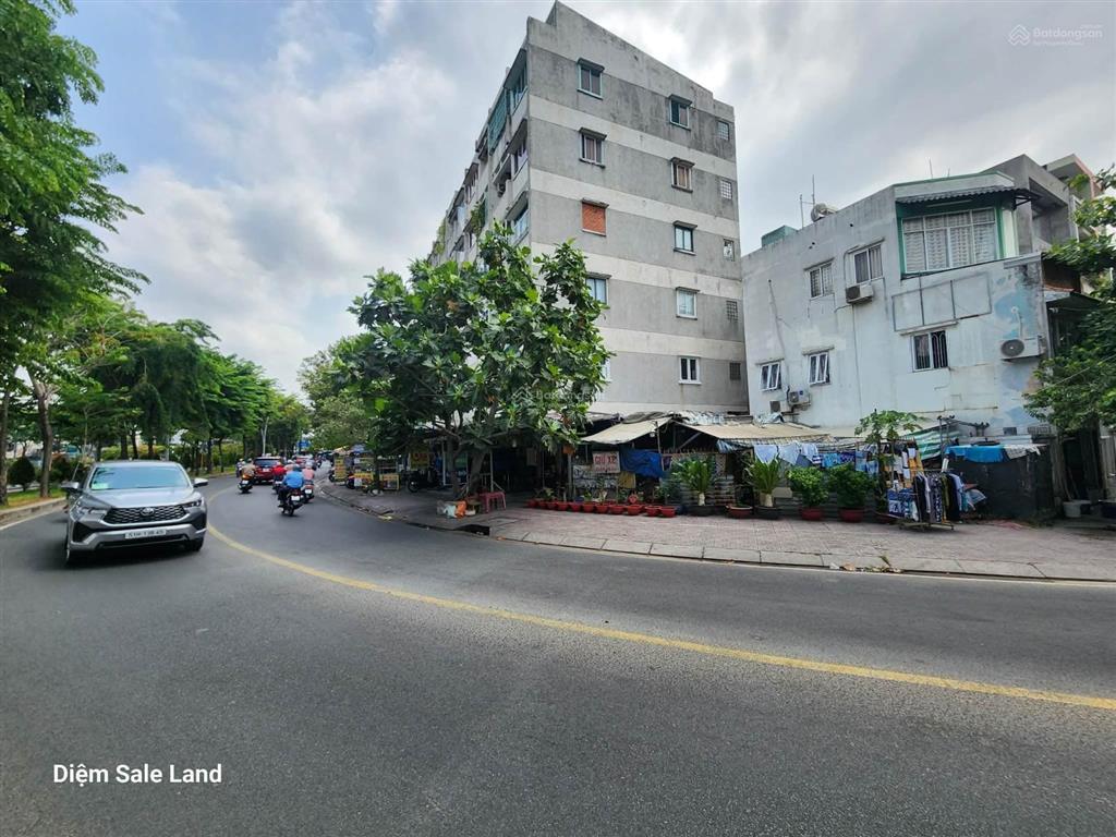 Chung cư 2pn cao cấp view bờ kè trực diện quận 1 full nội thất mới sổ hồng lâu dài