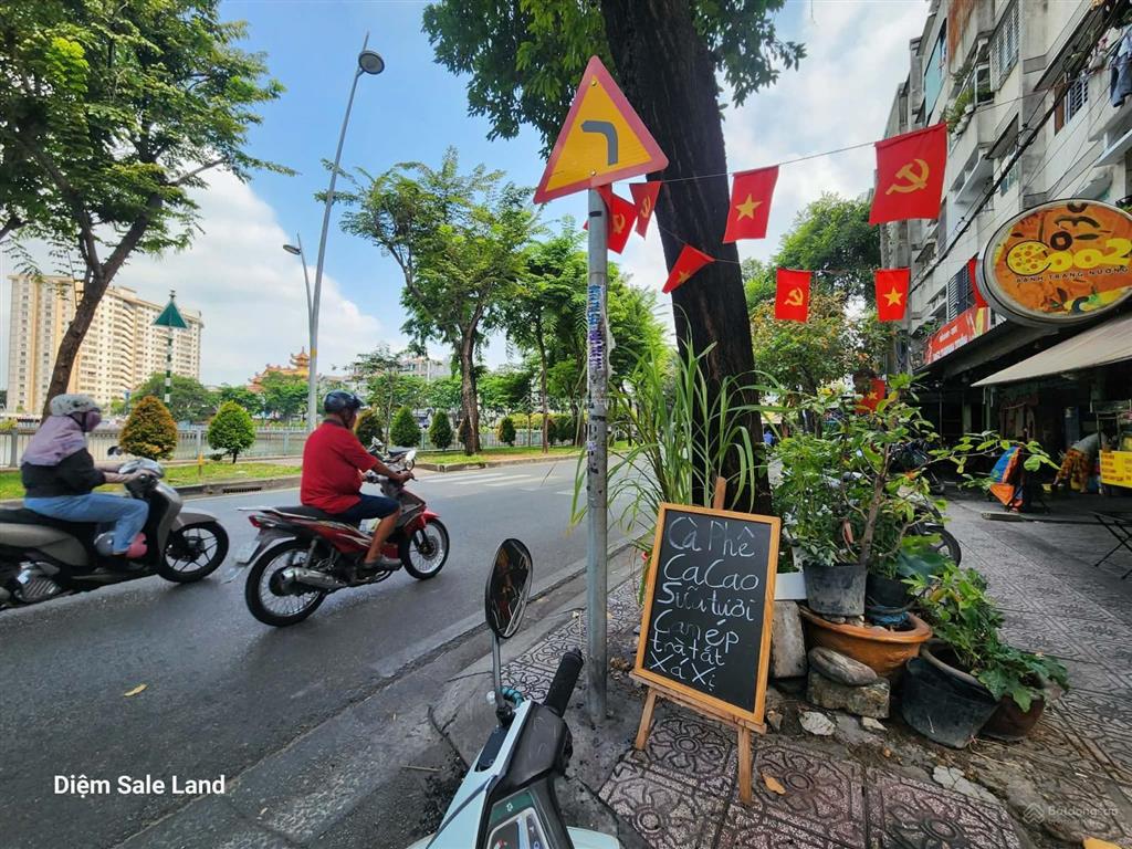 Chung cư 2pn cao cấp view bờ kè trực diện quận 1 full nội thất mới sổ hồng lâu dài