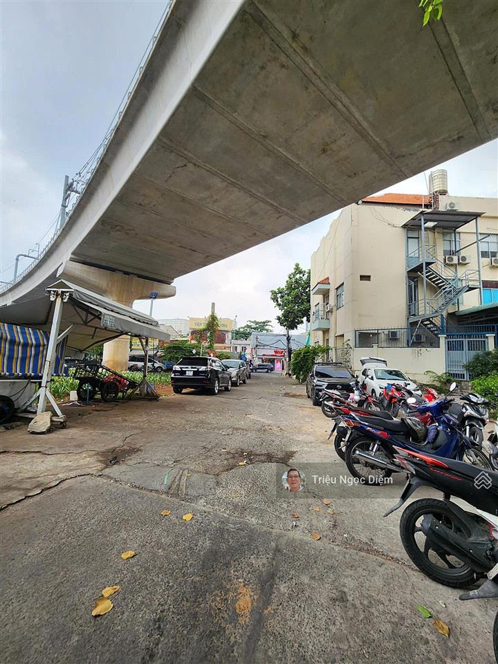 Bán đất cạnh vinhomes central park sát ga metro văn thánh vị trí kinh doanh đỉnh .