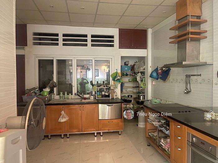 Giảm 2 tỷ chỉ còn 10.5 tỷ . bạch đằng, p.15 bình thạnh dt 120m2 ngang 6m hẻm đẹp, có sân đậu xe