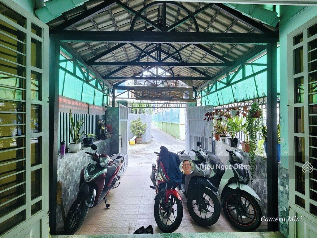 Giảm 1 tỷ còn 11.3 tỷ hxt tiện kinh doanh ngay ngã tư hàng xanh vừa ở vừa khai thác 77m2. 3 tầng.