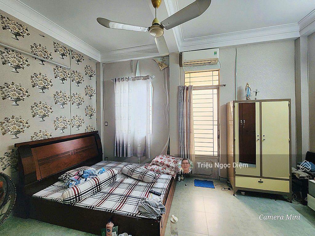 Giảm 1 tỷ còn 11.3 tỷ hxt tiện kinh doanh ngay ngã tư hàng xanh vừa ở vừa khai thác 77m2. 3 tầng.