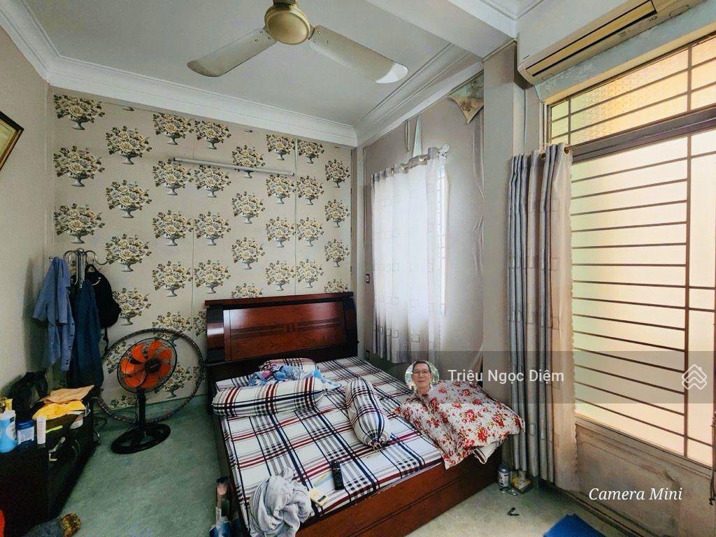 Giảm 1 tỷ còn 11.3 tỷ hxt tiện kinh doanh ngay ngã tư hàng xanh vừa ở vừa khai thác 77m2. 3 tầng.