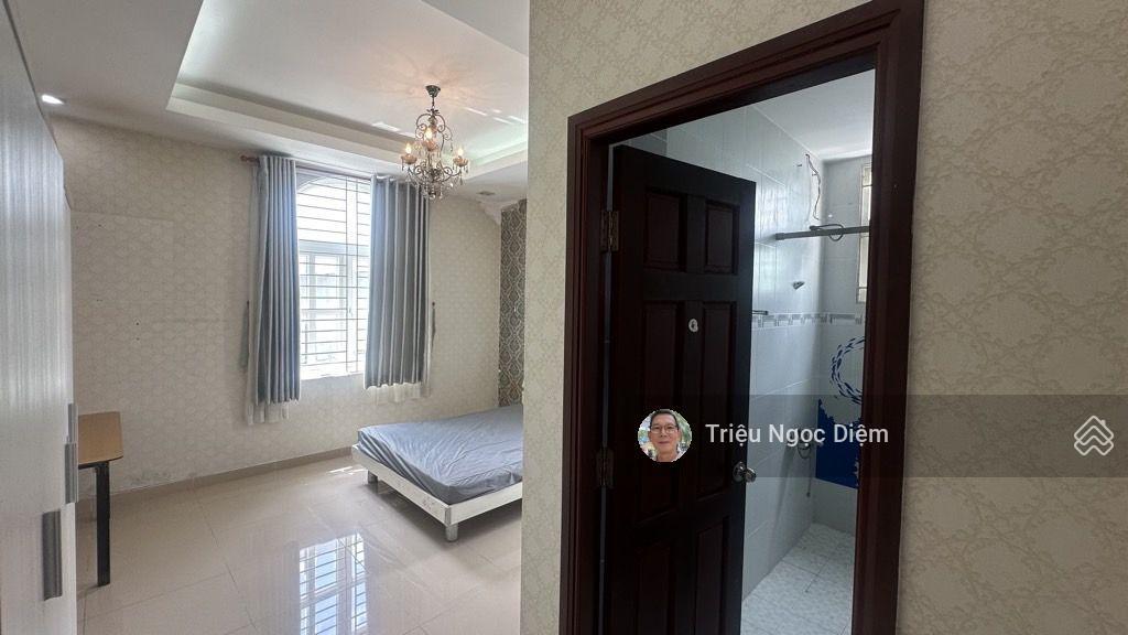 Gấp bán giảm 5 tỷ còn 23.5 tỷ biệt thự đẹp lê trực 393m2 ngang 12.5m. 3 tầng ô tô vào nhà