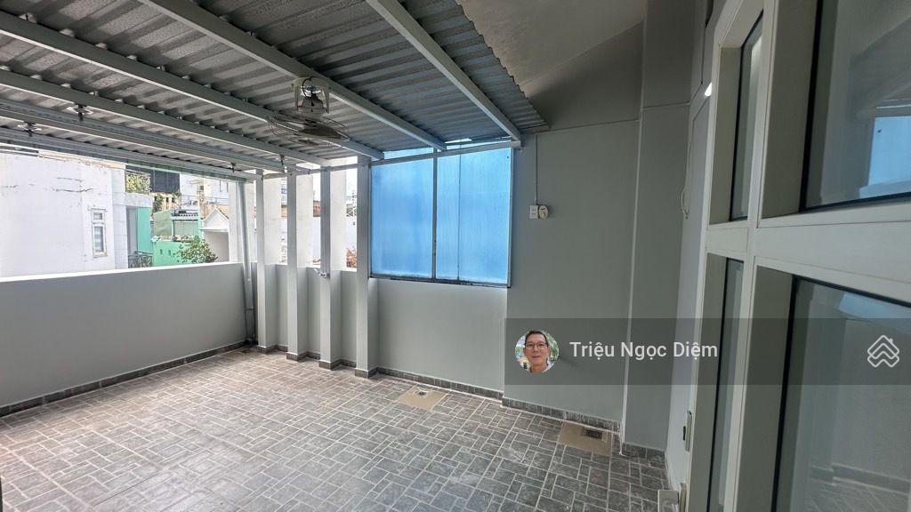 Gấp bán giảm 5 tỷ còn 23.5 tỷ biệt thự đẹp lê trực 393m2 ngang 12.5m. 3 tầng ô tô vào nhà