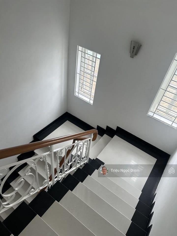 Gấp bán giảm 5 tỷ còn 23.5 tỷ biệt thự đẹp lê trực 393m2 ngang 12.5m. 3 tầng ô tô vào nhà