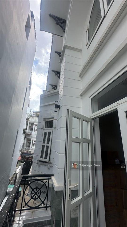 Gấp bán giảm 5 tỷ còn 23.5 tỷ biệt thự đẹp lê trực 393m2 ngang 12.5m. 3 tầng ô tô vào nhà