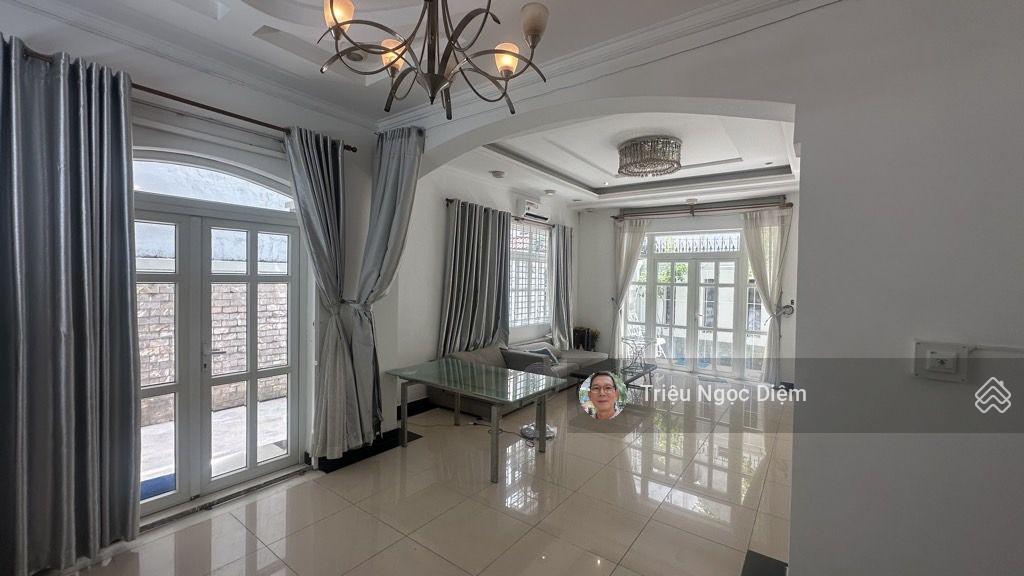 Gấp bán giảm 5 tỷ còn 23.5 tỷ biệt thự đẹp lê trực 393m2 ngang 12.5m. 3 tầng ô tô vào nhà