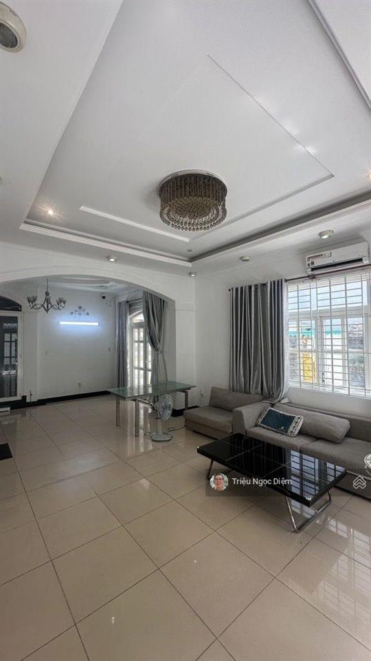 Gấp bán giảm 5 tỷ còn 23.5 tỷ biệt thự đẹp lê trực 393m2 ngang 12.5m. 3 tầng ô tô vào nhà