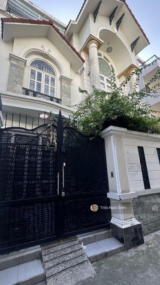 Gấp bán giảm 5 tỷ còn 23.5 tỷ biệt thự đẹp lê trực 393m2 ngang 12.5m. 3 tầng ô tô vào nhà