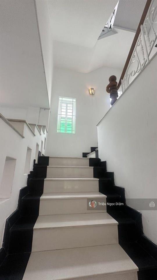 Gấp bán giảm 5 tỷ còn 23.5 tỷ biệt thự đẹp lê trực 393m2 ngang 12.5m. 3 tầng ô tô vào nhà