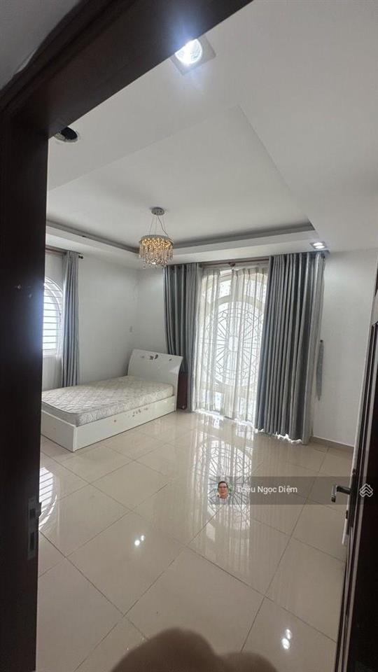 Gấp bán giảm 5 tỷ còn 23.5 tỷ biệt thự đẹp lê trực 393m2 ngang 12.5m. 3 tầng ô tô vào nhà