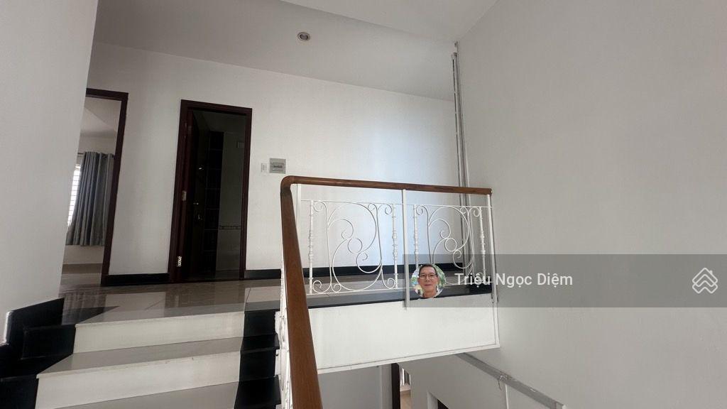 Gấp bán giảm 5 tỷ còn 23.5 tỷ biệt thự đẹp lê trực 393m2 ngang 12.5m. 3 tầng ô tô vào nhà
