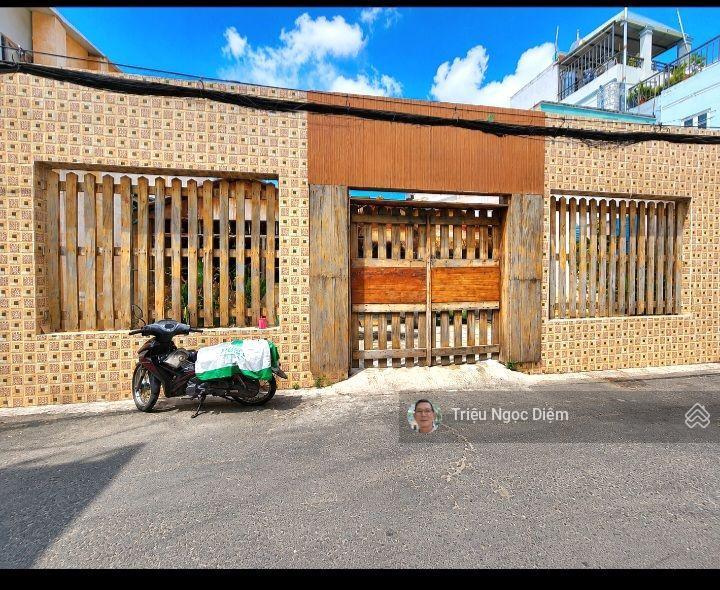 Trần văn đang. q3. nhà đất lớn 230m2 ngang 11m bề thế chỉ nhỉnh 90 triệu/1m2. sổ đẹp vuông vắn