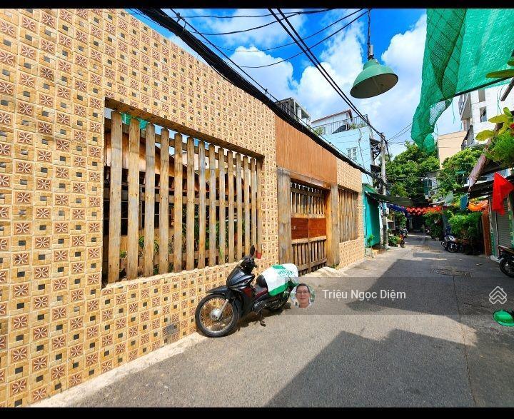 Trần văn đang. q3. nhà đất lớn 230m2 ngang 11m bề thế chỉ nhỉnh 90 triệu/1m2. sổ đẹp vuông vắn