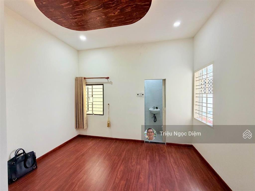Nhỉnh 6 tỷ sở hữu nhà sát phan xích long 48m hẻm thông đẹp . sổ đẹp.