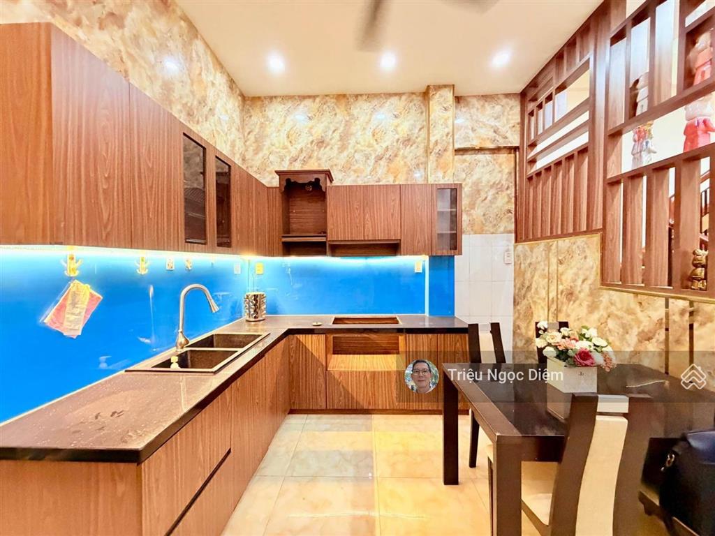 Nhỉnh 6 tỷ sở hữu nhà sát phan xích long 48m hẻm thông đẹp . sổ đẹp.