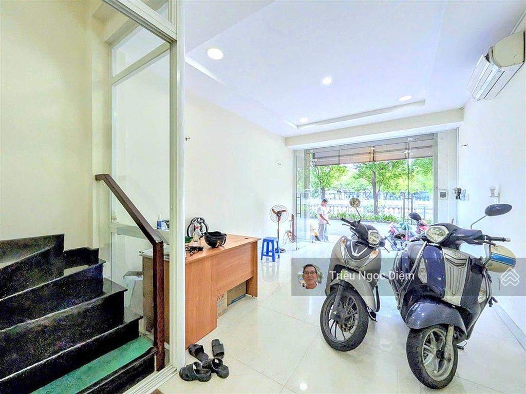 Mtkd trường sa  phú nhuận | 56m2 | 4 tầng btct | vỉa hè rộng | chỉ hơn 20 tỷ