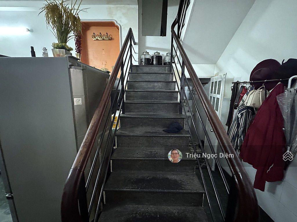 Cmt8 quận 10 148m2. ngang 8.5m hiếm có. 4 tầng ô tô vào nhà. thu nhập 70 triệu/tháng .