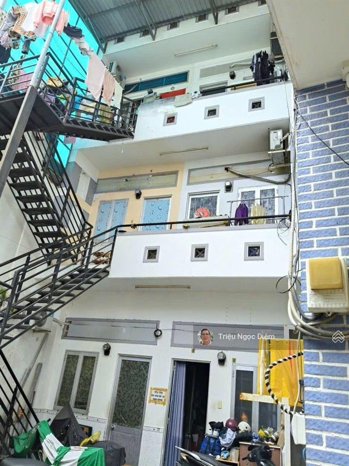 Cmt8 quận 10 148m2. ngang 8.5m hiếm có. 4 tầng ô tô vào nhà. thu nhập 70 triệu/tháng .