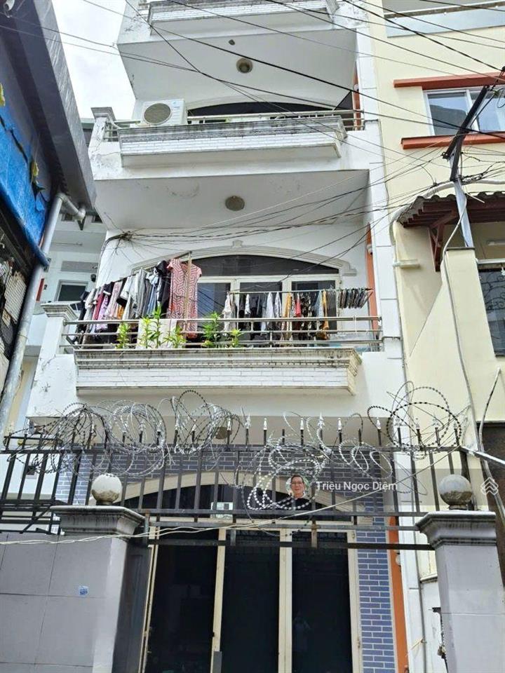 Cmt8 quận 10 148m2. ngang 8.5m hiếm có. 4 tầng ô tô vào nhà. thu nhập 70 triệu/tháng .