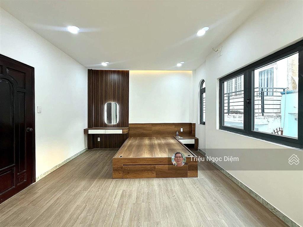 Hiếm khu hồ biểu chánh hxh đỗ cửa. 52m² ngang 5m nhà 4 tầng mới đẹp full nội thất cao cấp.