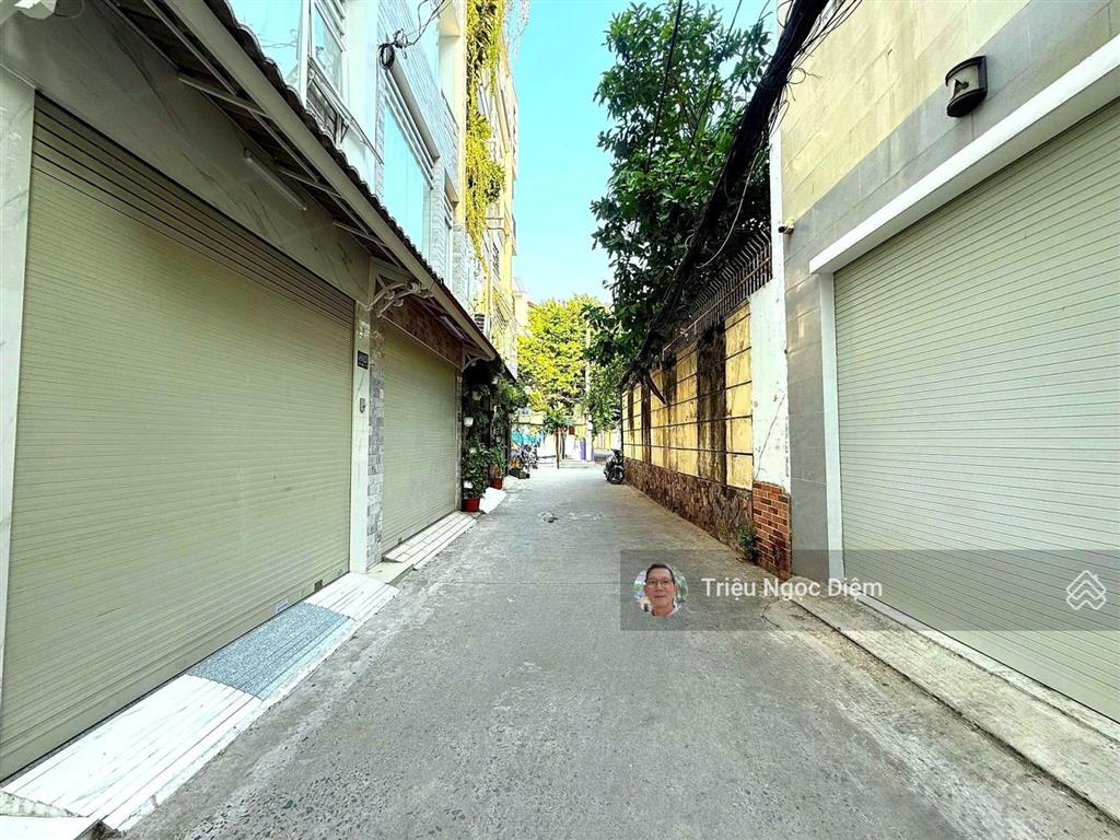 Hiếm khu hồ biểu chánh hxh đỗ cửa. 52m² ngang 5m nhà 4 tầng mới đẹp full nội thất cao cấp.