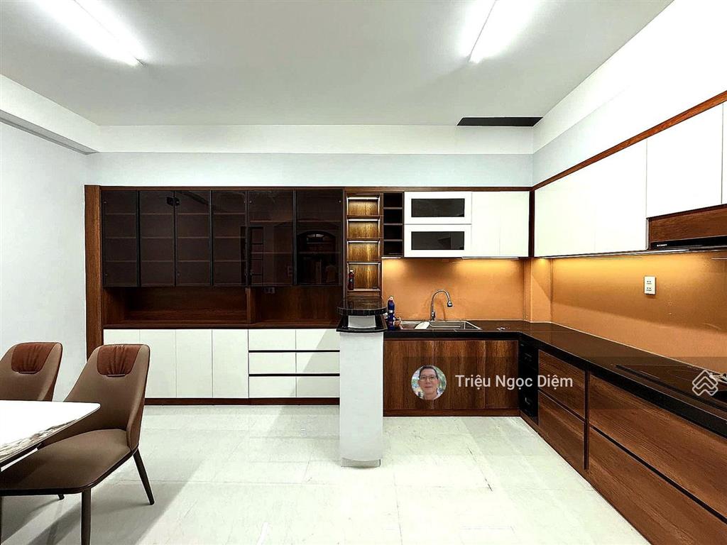Hiếm khu hồ biểu chánh hxh đỗ cửa. 52m² ngang 5m nhà 4 tầng mới đẹp full nội thất cao cấp.