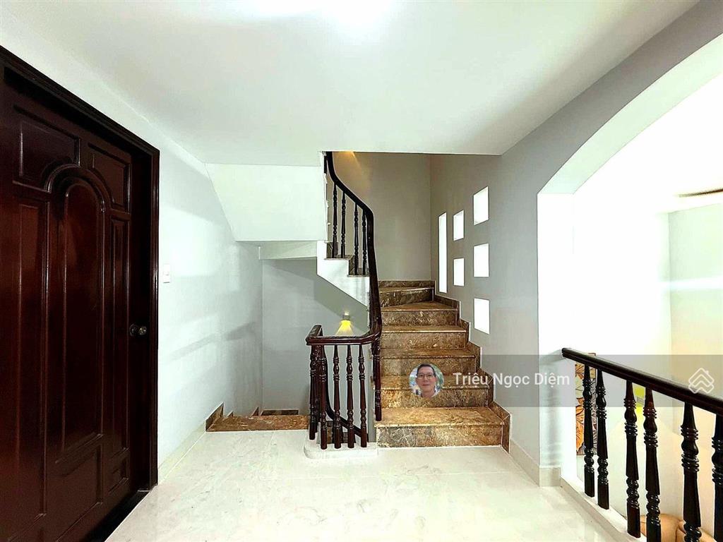 Hiếm khu hồ biểu chánh hxh đỗ cửa. 52m² ngang 5m nhà 4 tầng mới đẹp full nội thất cao cấp.