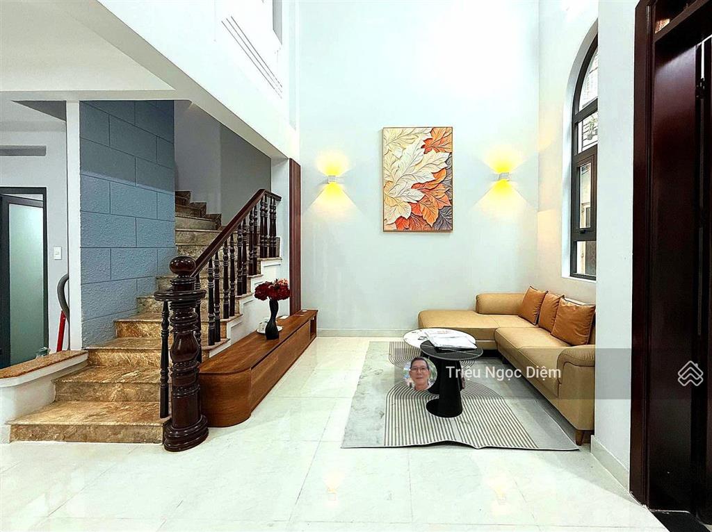 Hiếm khu hồ biểu chánh hxh đỗ cửa. 52m² ngang 5m nhà 4 tầng mới đẹp full nội thất cao cấp.