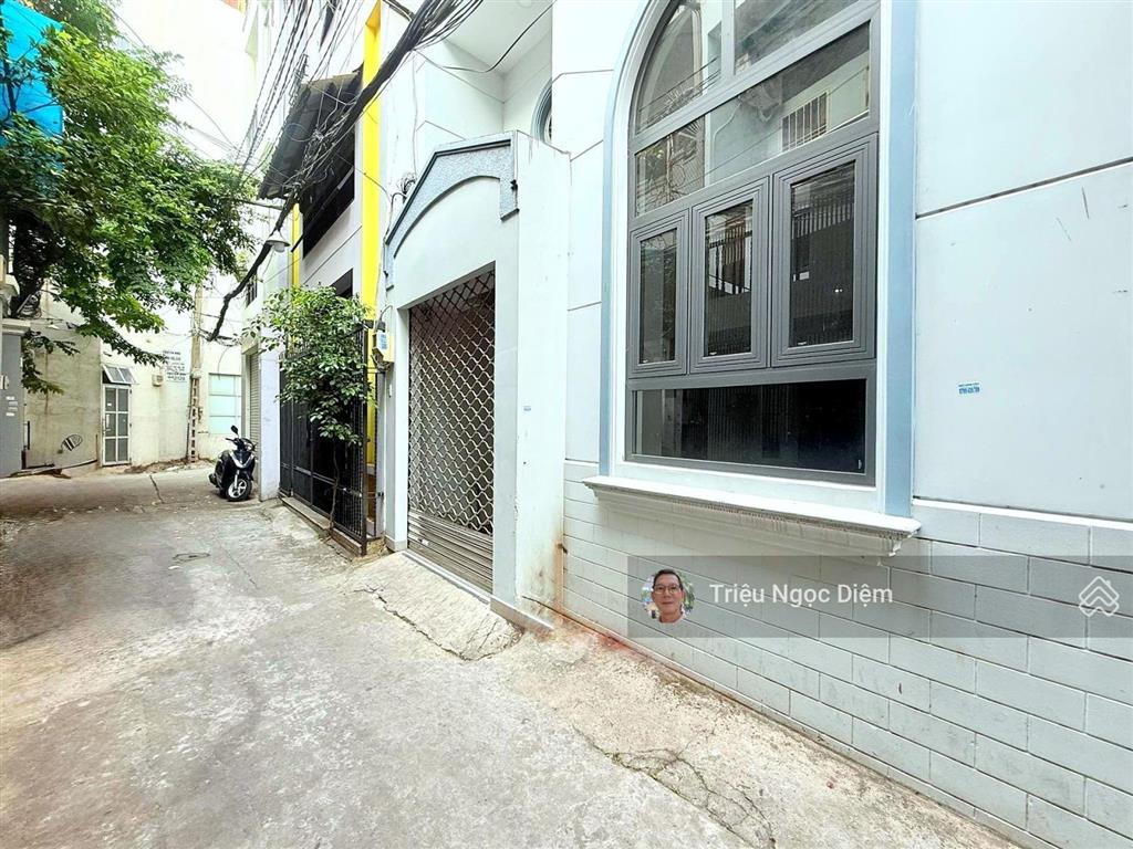 Hiếm khu hồ biểu chánh hxh đỗ cửa. 52m² ngang 5m nhà 4 tầng mới đẹp full nội thất cao cấp.