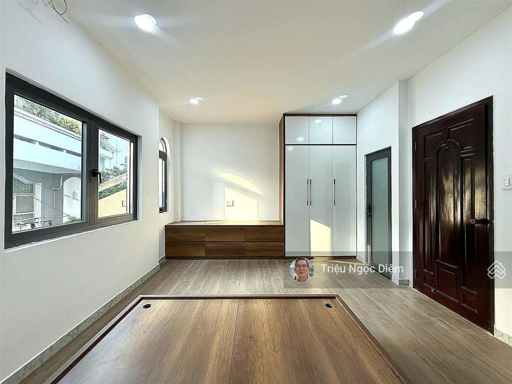 Hiếm khu hồ biểu chánh hxh đỗ cửa. 52m² ngang 5m nhà 4 tầng mới đẹp full nội thất cao cấp.
