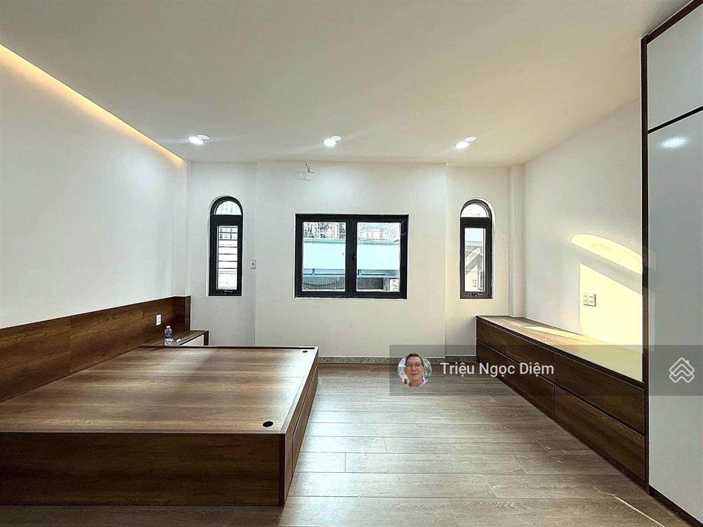 Hiếm khu hồ biểu chánh hxh đỗ cửa. 52m² ngang 5m nhà 4 tầng mới đẹp full nội thất cao cấp.