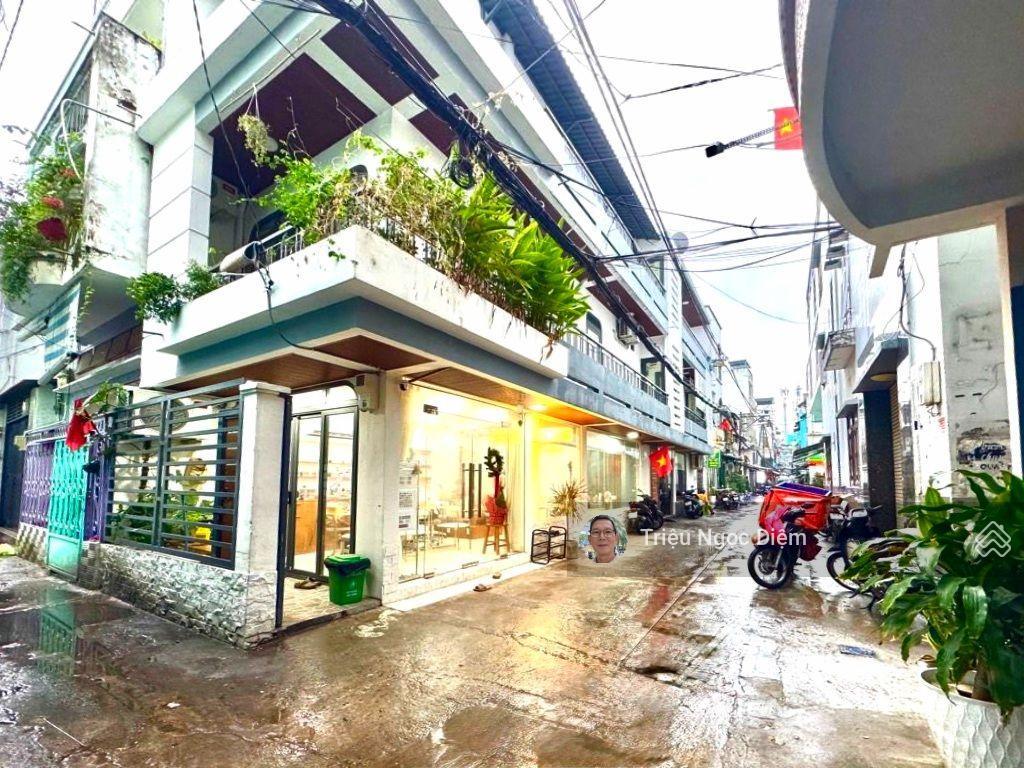 3 mặt tiền hẻm xe hơi sát quận 1 dòng tiền 70 triệu/tháng chỉ 12.9 tỷ