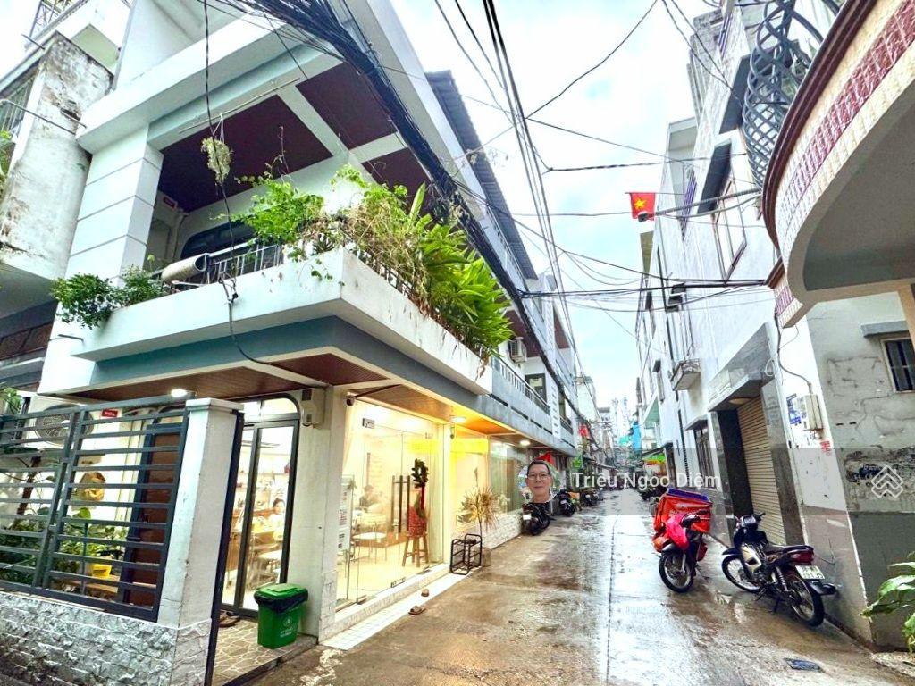 3 mặt tiền hẻm xe hơi sát quận 1 dòng tiền 70 triệu/tháng chỉ 12.9 tỷ