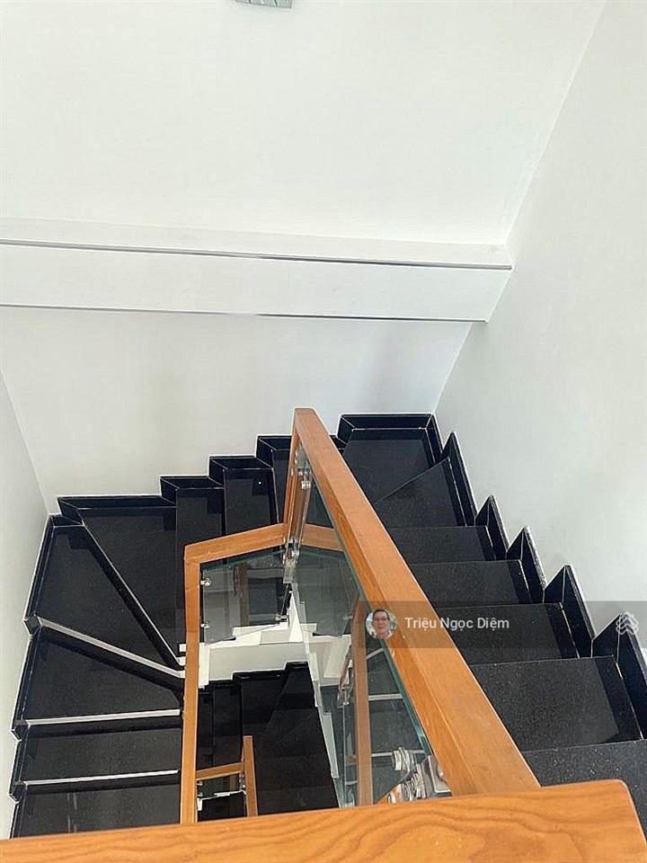 Góc 3 mặt tiền hiếm 4 tầng nhà mới đẹp khu vip hồ biểu chánh trung tâm phú nhuận
