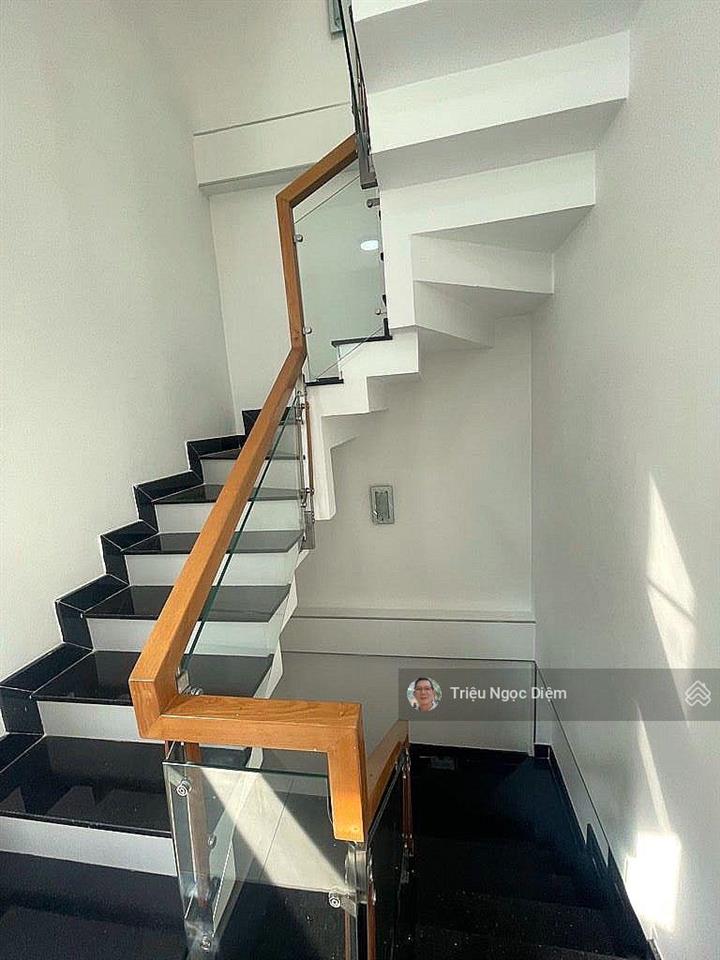 Góc 3 mặt tiền hiếm 4 tầng nhà mới đẹp khu vip hồ biểu chánh trung tâm phú nhuận