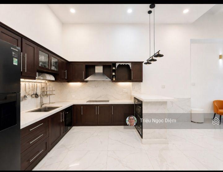 Mặt tiền trường sa phú nhuận 110m2. nở hậu. 4 tầng sân ôtô view kênh 27.9 tỷ