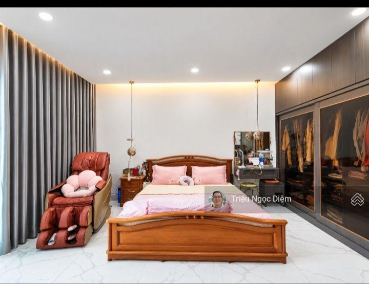 Mặt tiền trường sa phú nhuận 110m2. nở hậu. 4 tầng sân ôtô view kênh 27.9 tỷ