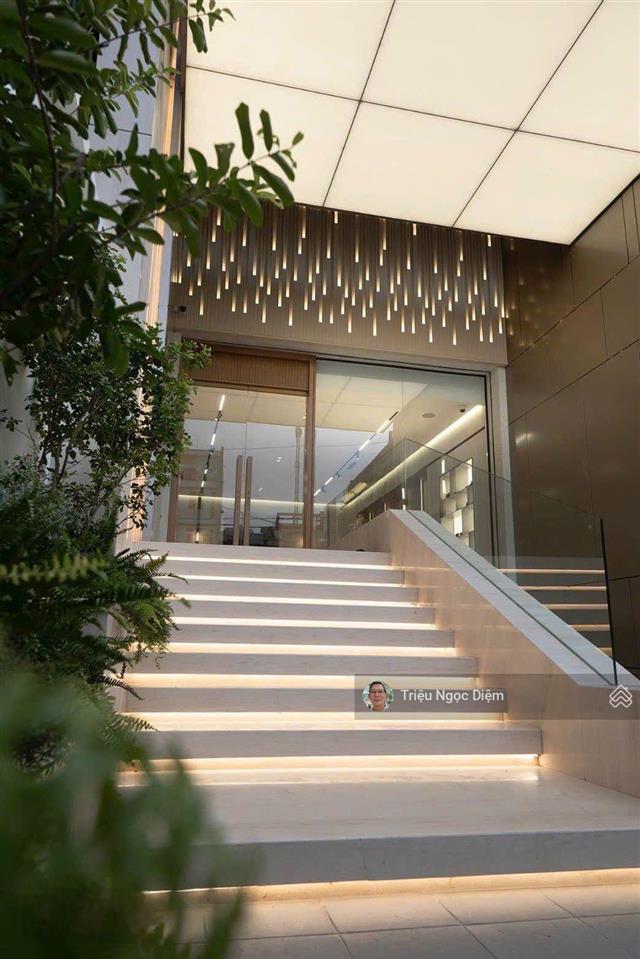 Bán tòa nhà văn phòng mặt tiền ung văn khiêm 9 tầng 1.080m2 sàn sát landmarks 81 thu nhập 2.2 tỷ