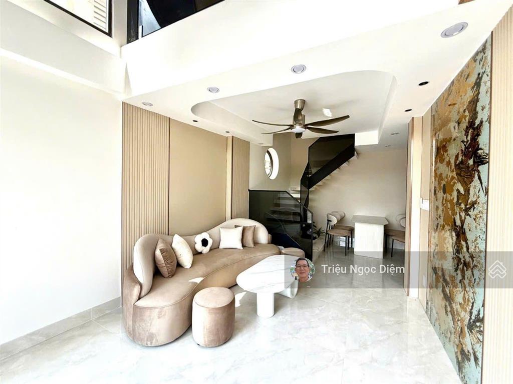 Mặt tiền hoàng sa quận 1 có căn 43m2 nở hậu 4 tầng mới full nội thất cao cấp